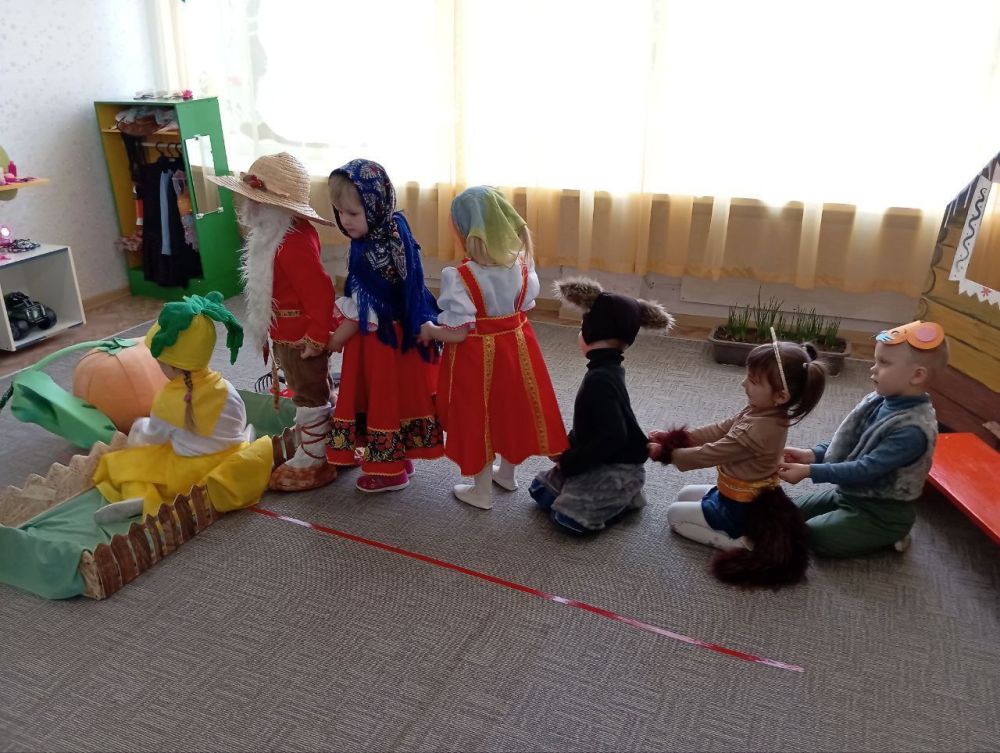 Юные актеры из «Солнышка» покорили зрителей инсценировкой сказки