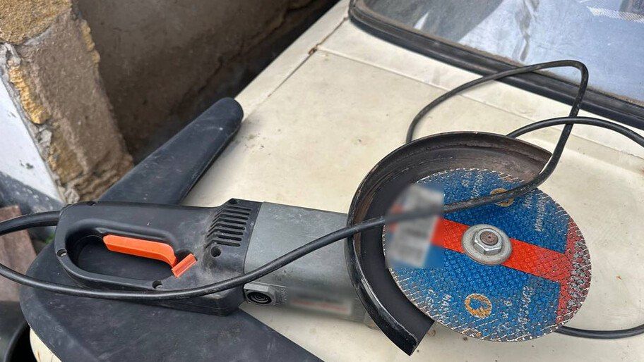 Ограбил пенсионера. Житель Лазурного задержан за кражу электроинструмента