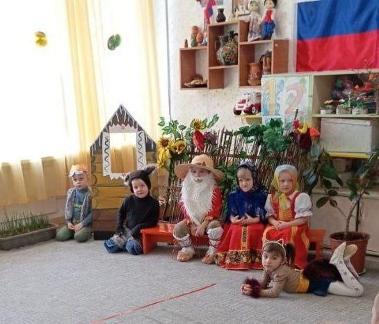 Юные актеры из «Солнышка» покорили зрителей инсценировкой сказки