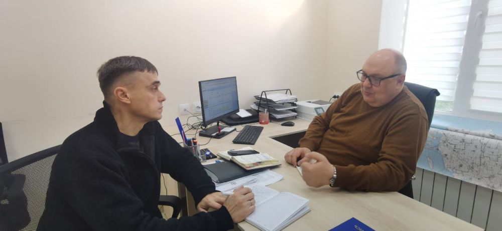 Заместитель главы Каховской администрации Игорь Бжезицкий провел встречу с первым заместителем министра здравоохранения Херсонской области Владимиром Ларионовым