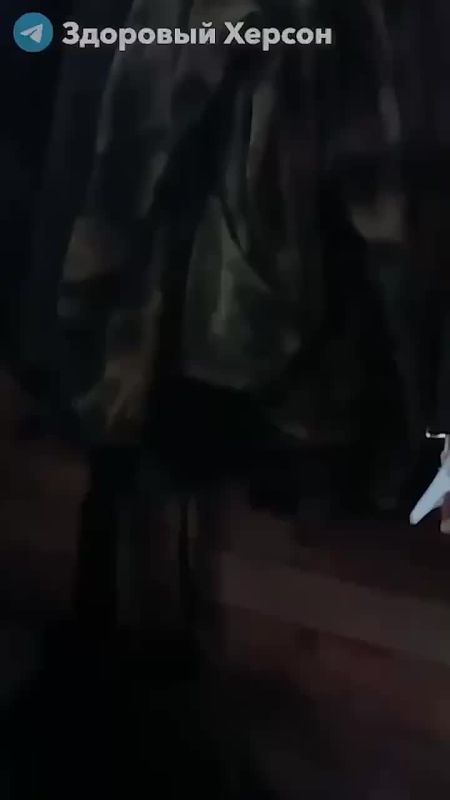 Команда бойцов с Херсонского направления (БПЛАшники, штурмовики, пехота, артиллерия и т.д.) рассказывают, что сейчас происходит и чего ждать: мирного перехода Херсона в наши руки или форсирование Днепра, и заход на правый...