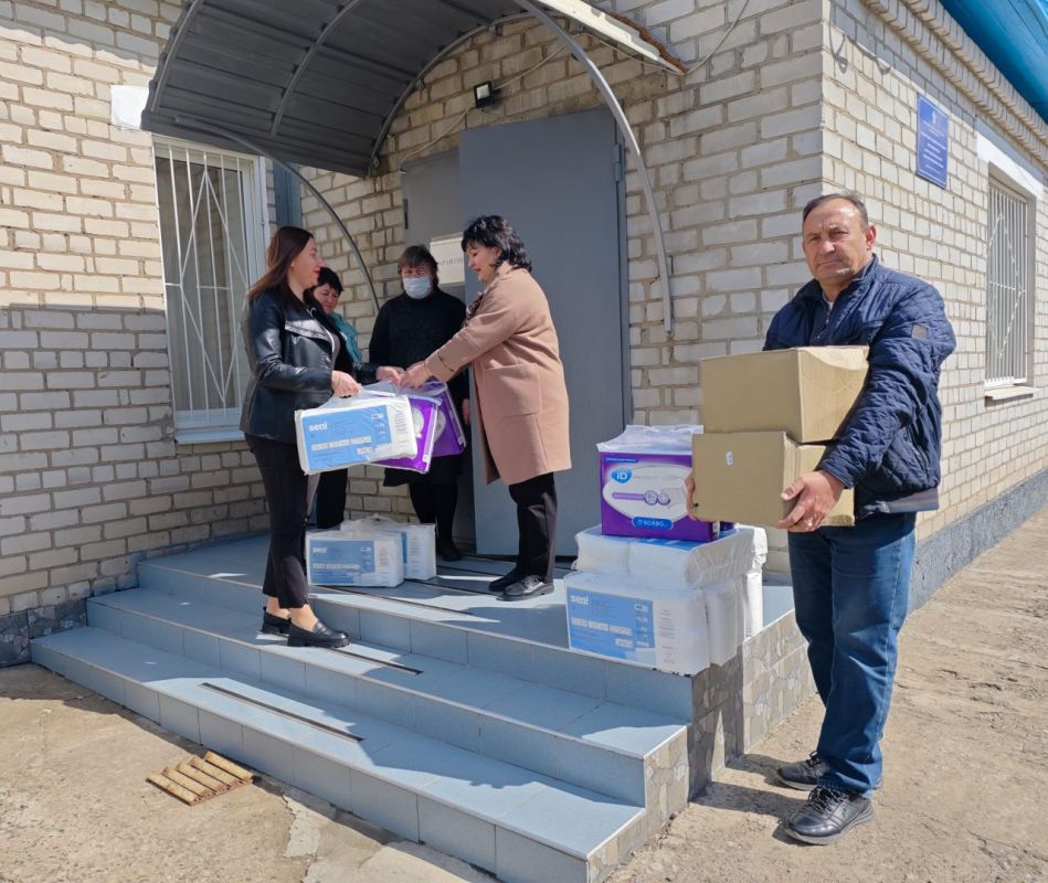 В Новотроицкий комплексный центр социального обслуживания доставили гуманитарную помощь