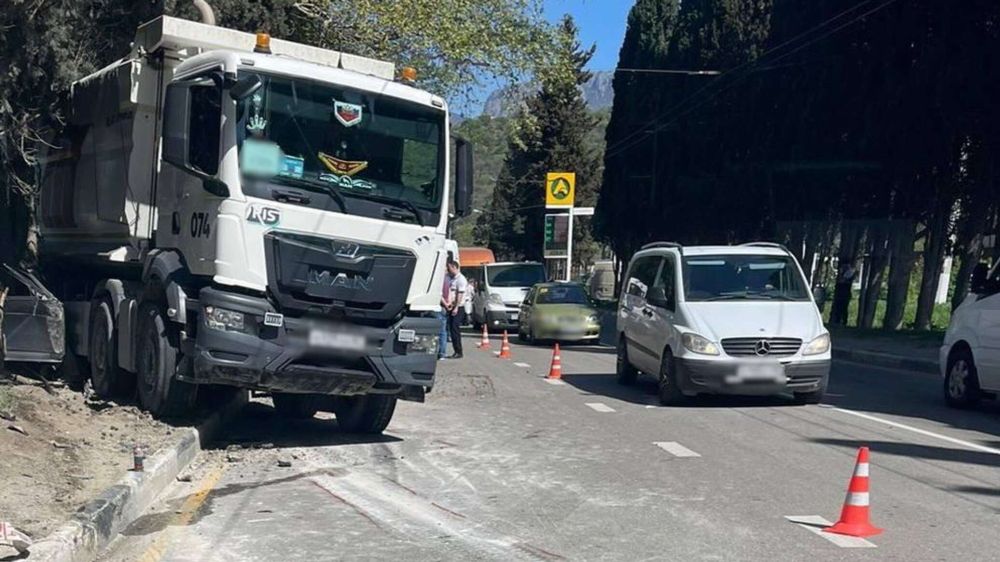 Скатился и раздавил троих в авто: в Крыму вынесли приговор водителю фуры