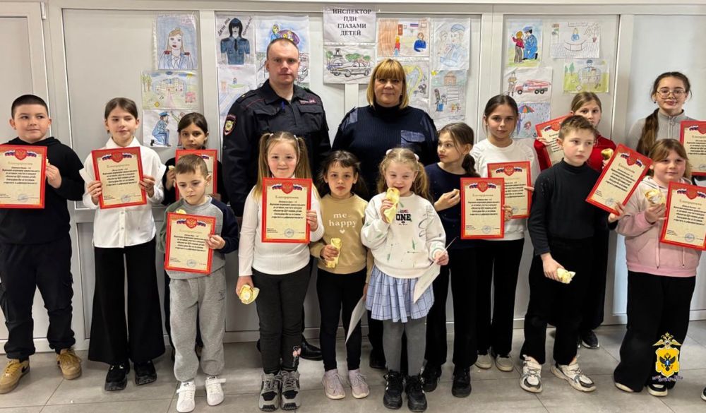 В Каланчакском округе сотрудники полиции вручили награды победителям конкурса "Инспектор по делам несовершеннолетних глазами детей"