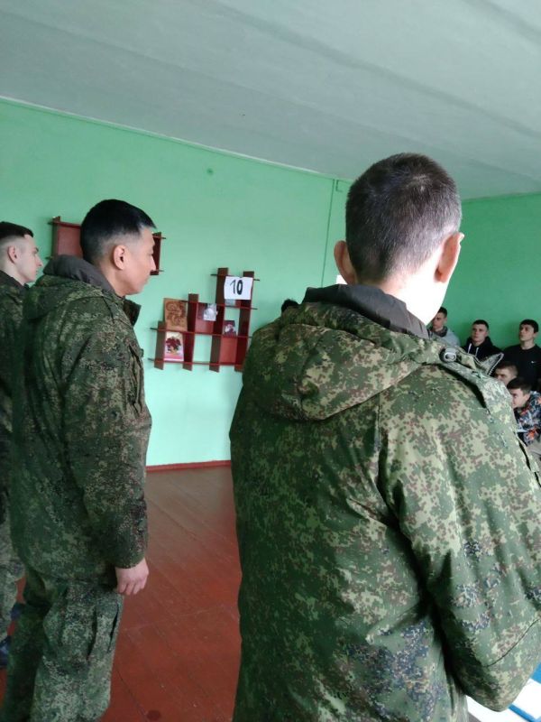 Профориентационный час в Вольновской школе: будущее с военной профессией!