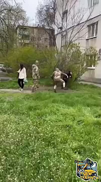 В Одессе спотыкачка ТЦК-шника позволила сделать ноги потенциальному "добровольцу" в ВСУ