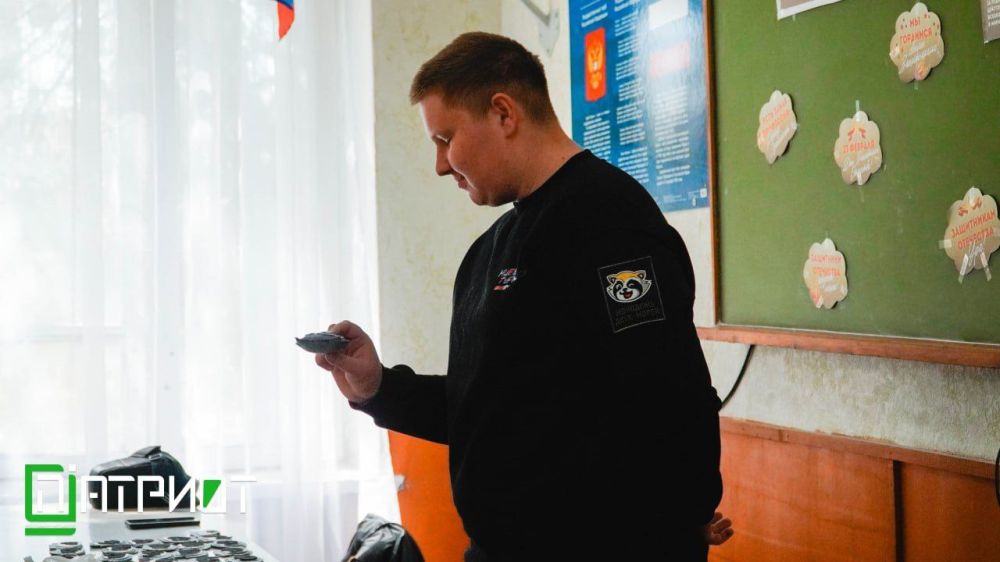 ЕНОТ КАК СИМВОЛ ДОБРА. И как же здорово, что сегодня учащиеся ГБПОУ ХО «Генический Техникум Сферы Обслуживания» смогли убедится в этом самостоятельно, приняв участие в мастер-классе по созданию оберегов-брелоков из фетра...