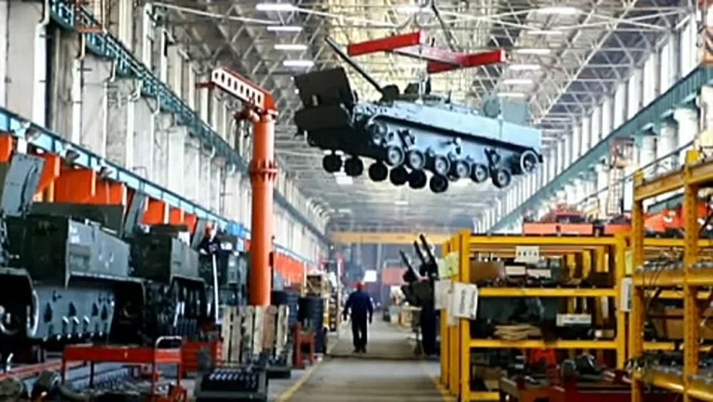 Российские войска получили новую партию обновлённых БМП-3, сообщили в холдинге "Высокоточные комплексы"