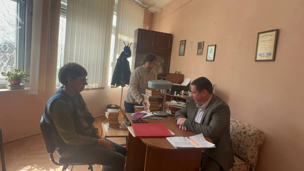 Виталий Гура: Посетил с рабочим визитом библиотеку городского округа Новая Каховка