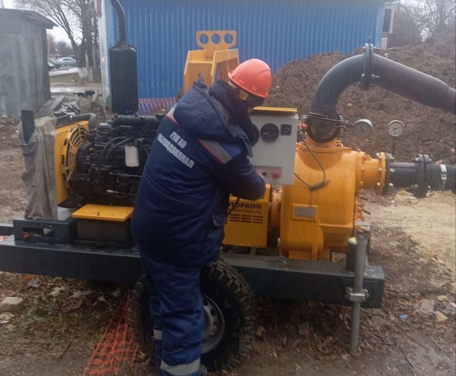 Сотрудники Новотроицкого ТПУ продолжают работы по обслуживанию коммунальной инфраструктуры округа