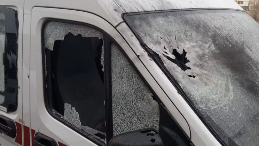 Два автомобиля получили повреждения при ударе ВСУ в Новой Каховке