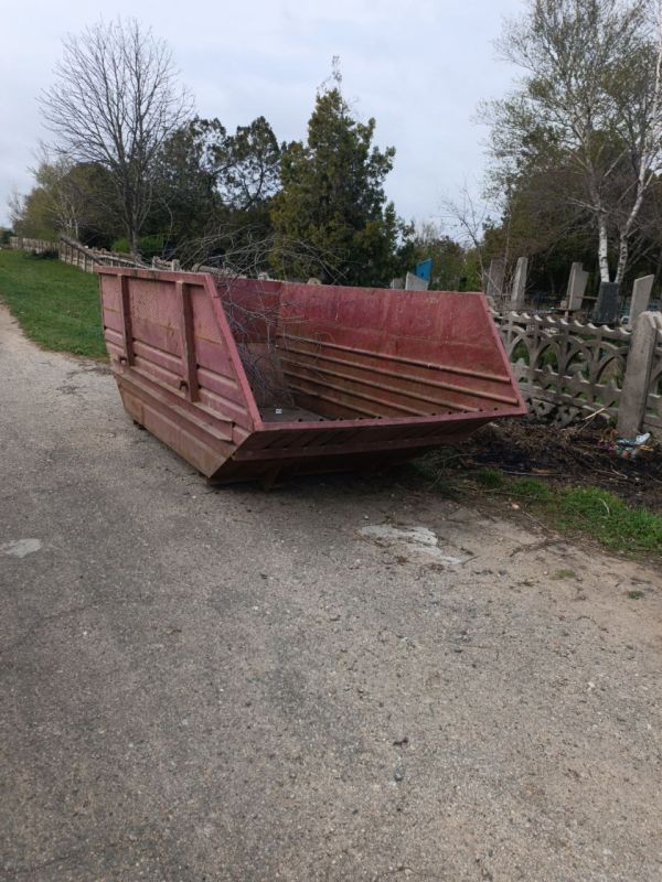 Уважаемые жители!. В преддверии праздников Пасхи и Радоницы напоминаем о наведении порядка на могилах