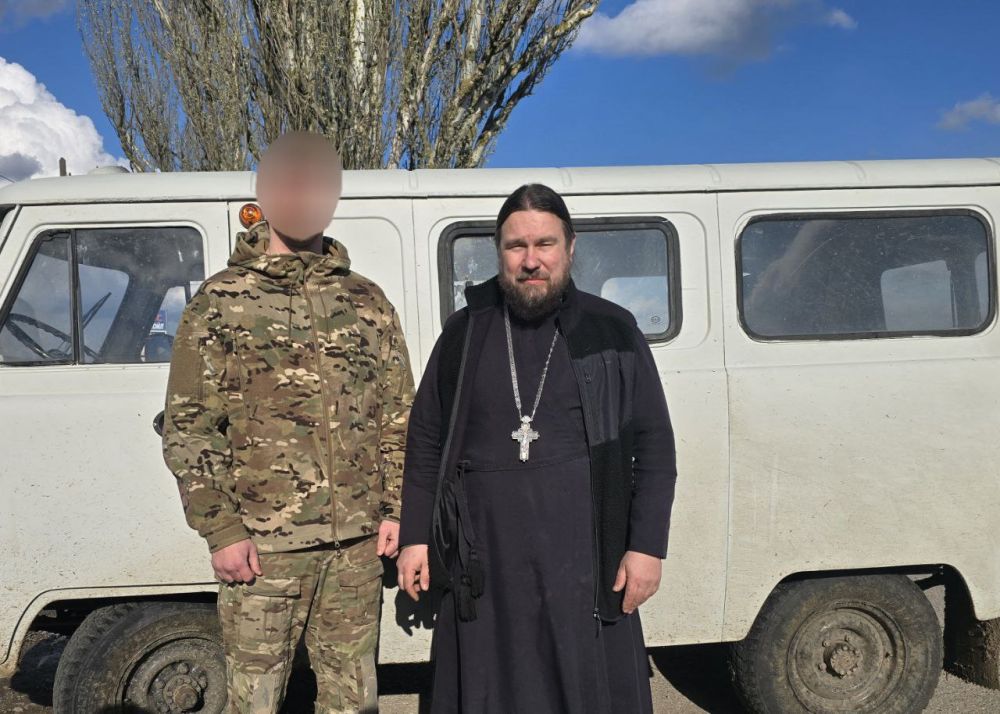 Крымская епархия передала одному из воинских подразделений на Херсонском направлении внедорожный автомобиль УАЗ "Буханка"