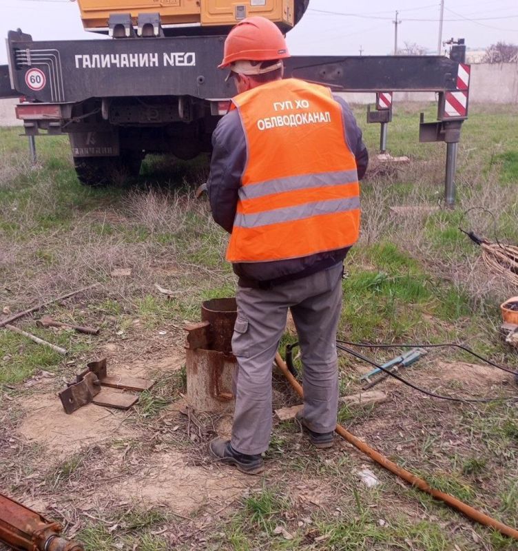Специалисты Каховского ТПУ продолжают активно работать над обслуживанием и ремонтом объектов водоснабжения и водоотведения