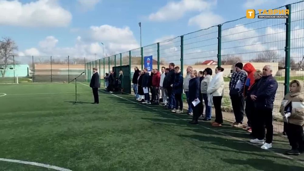 На стадионе ДЮСШ в Геническе стартовал турнир по футболу, посвященный Году Защитника Отечества в России