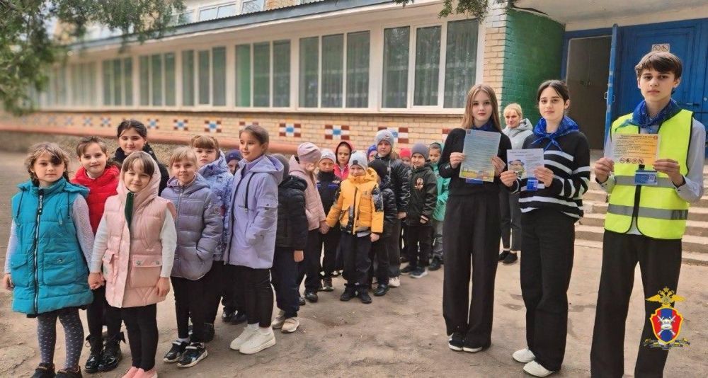 В Чаплынском муниципальном округе госавтоинспекторы провели для учащихся уроки дорожной безопасности в школьном автобусе