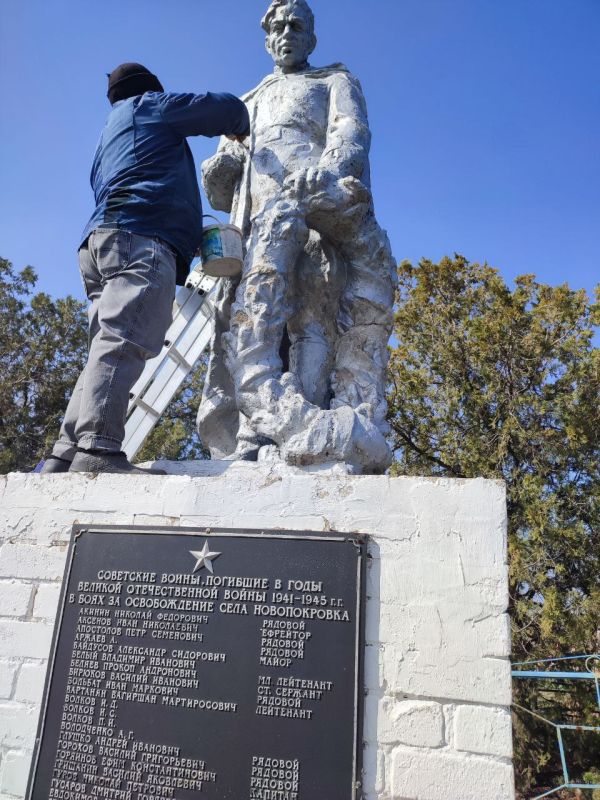 В селе Новопокровка Новотроицкого муниципального округа активно идет подготовка к празднованию Дня Победы