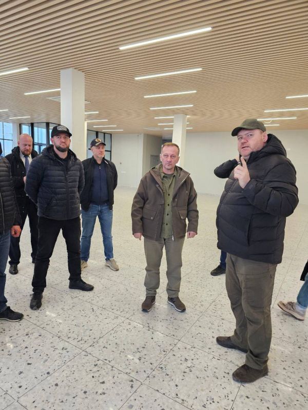 Заместители руководителя Казначейства России Эли Исаев и Александр Суконкин совместно с представителями Публично-правовой компании «Единый заказчик в сфере строительства» посетили один из уникальных объектов Херсонской...