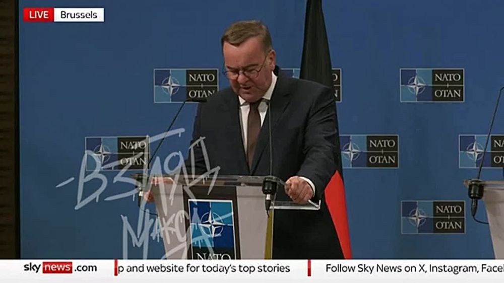 Джон Хили, министр обороны Великобритании, провёл совместную пресс-конференцию со своим немецким коллегой Борисом Писториусом после заседания Контактной группы по обороне Украины в штаб-квартире НАТО в Брюсселе