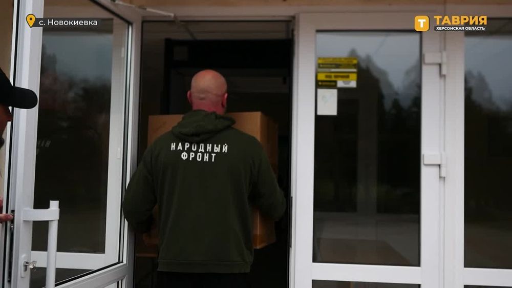 Народный фронт передал гуманитарную помощь в образовательные учреждения Херсонской области