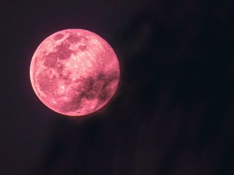12 апреля над Землей взойдет «Розовая Луна»