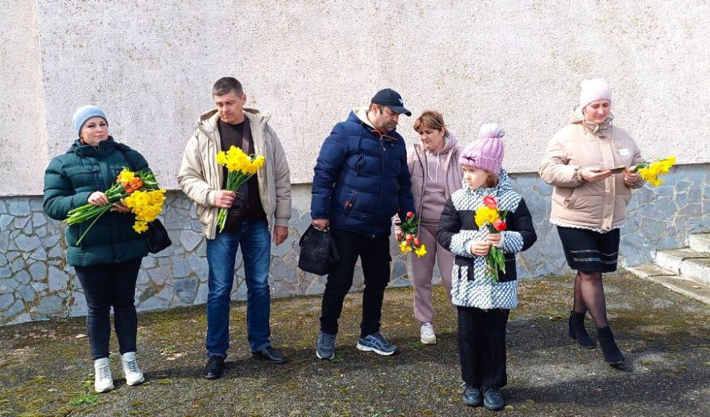 «Мы помним…» - жители Счастливцевского ТО возложили цветы к мемориалу Великой Отечественной войны «Пушка»