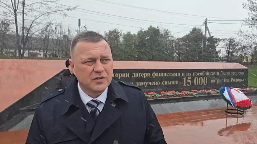 Игорь Кастюкевич: В Крыму сегодня вместе с участниками семинара законодательных органов и представительных органов местного самоуправления воссоединенных субъектов Российской Федерации посетили мемориальный комплекс...