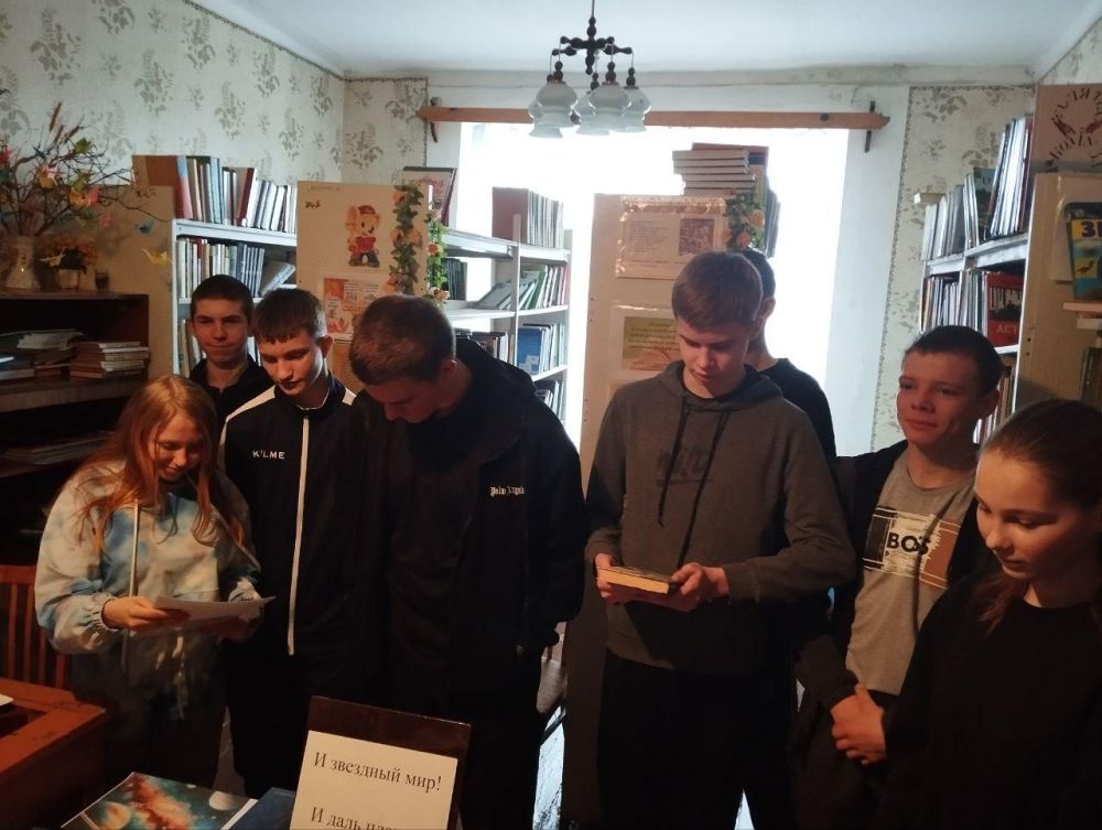 Выставка «И звездный мир! И даль планет» в Новоалександровской школе