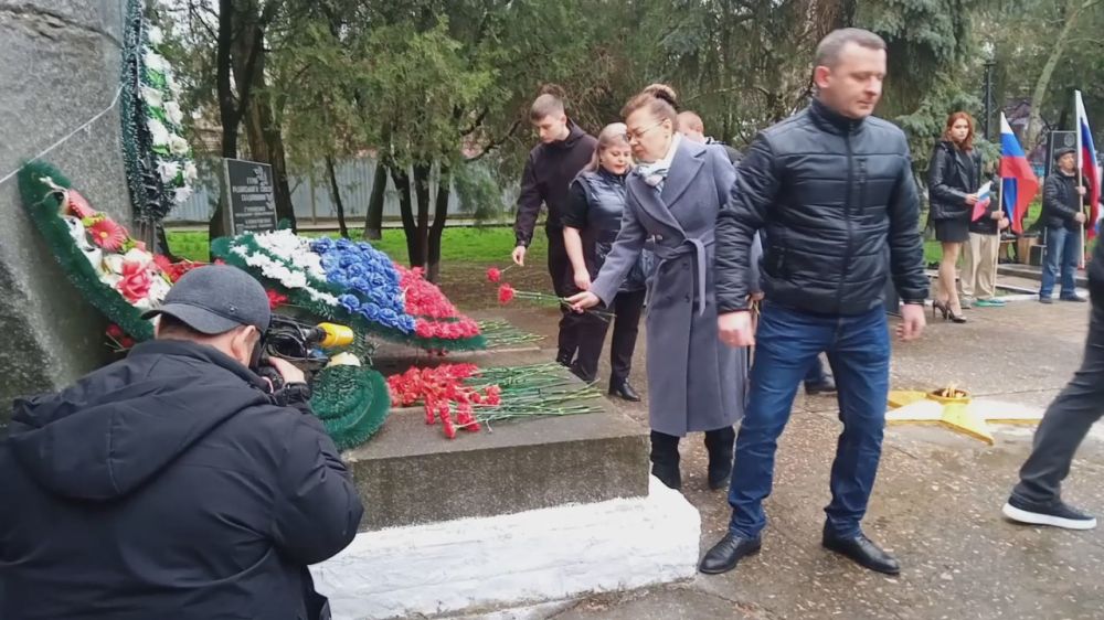 Студенты Херсонского аграрного университета почтили память у Вечного огня