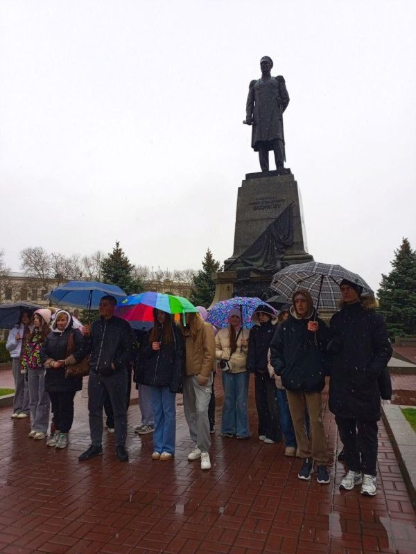 Шефы из Севастополя организовали прогулку по главным достопримечательностям города-героя для ребят Херсонской области