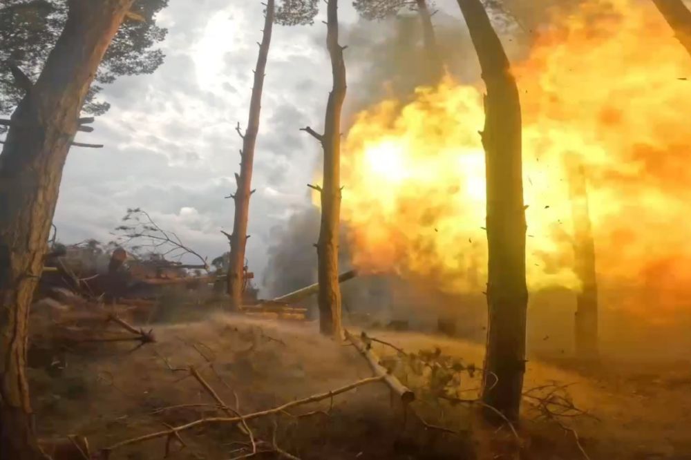 Расчет 152-мм орудия «Гиацинт-Б» 52 артиллерийской бригады ВДВ уничтожил пункт дислокации расчётов БпЛА ВСУ на правом берегу Днепра в Херсонской области