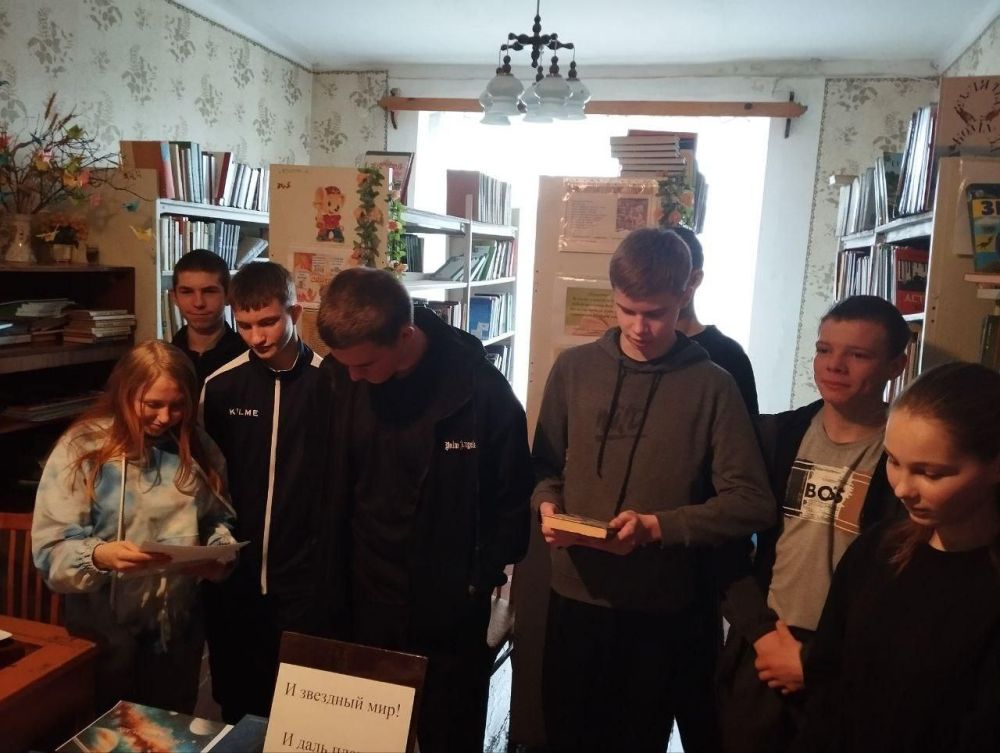 Выставка «И звездный мир! И даль планет» в Новоалександровской школе