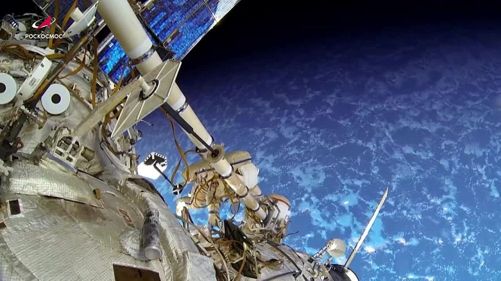 Космонавты Алексей Овчинин, Иван Вагнер и Кирилл Песков в видеообращении с МКС поздравили россиян с Днем космонавтики