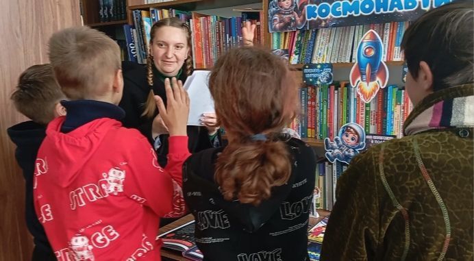 Ко Дню космонавтики в Красноперекопской библиотеке прошёл тематический час «Освоение космоса»