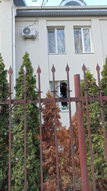 Владимир Сальдо: Накануне светлого праздника Входа Господня в Иерусалим безбожные вояки ВСУ обстреляли кафедральный Свято-Андреевский собор в Новой Каховке — осколками выбиты оконные стёкла