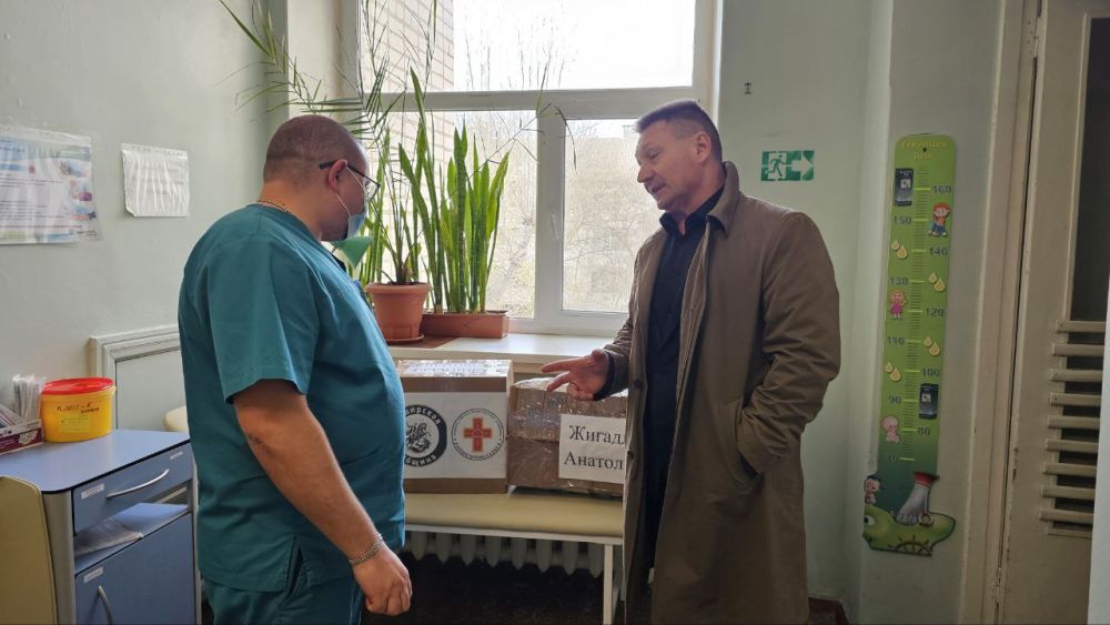 Глава Скадовского округа передал жителям пунктов временного размещения гуманитарную помощь от движения "Россия православная"