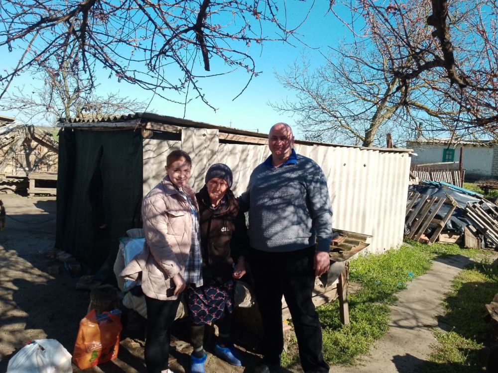 Начальник ТУ "Лазурное" поздравил с Днем рождения ветерана ВОВ с 92-летием