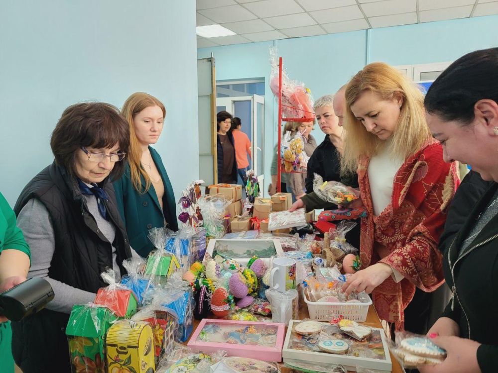 Железнодорожники приняли участие в благотворительной Пасхальной ярмарке в поддержку тяжелобольных детей