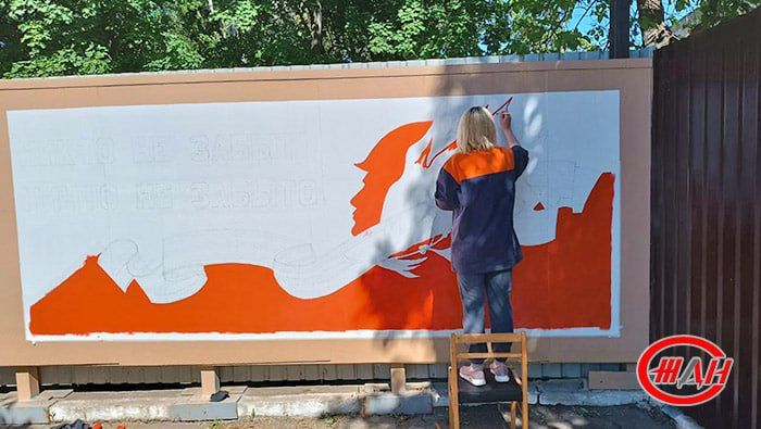 В преддверии 80-летия Победы в Великой Отечественной войне работники Мелитополь-Херсонского филиала ФГУП «ЖДН» привели в порядок и убрали территорию вокруг памятников и мемориалов на своих предприятиях