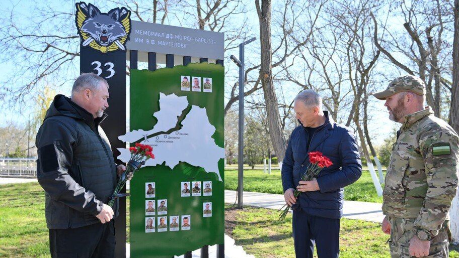 В Геническе открыли мемориал погибшим бойцам добровольческого отряда имени Маргелова