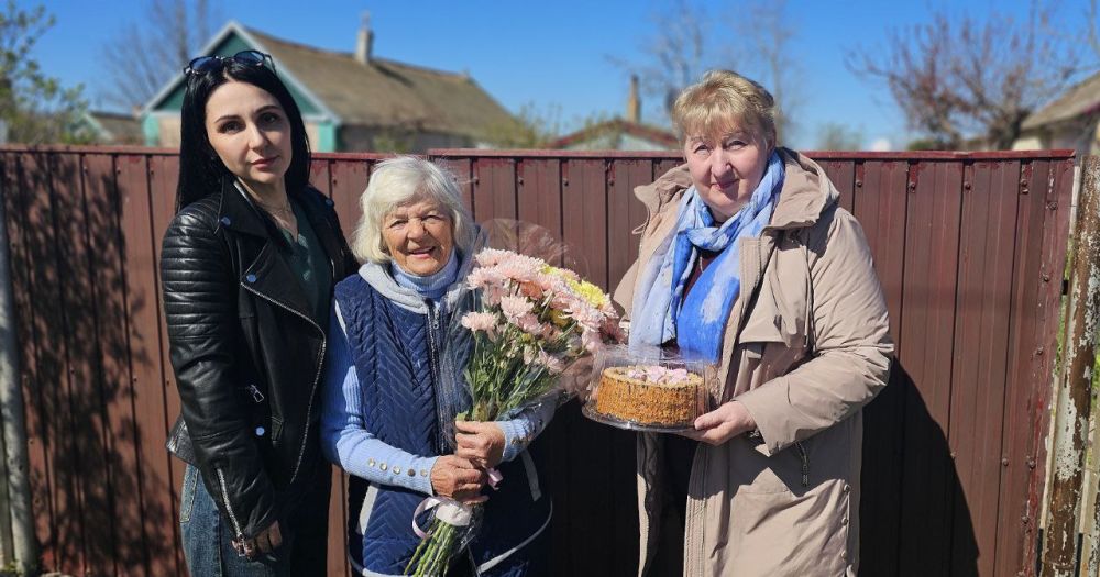 Надежда Бабешко: Муниципальные депутаты от «Единой России» совместно с индивидуальным предпринимателем Соколенко Татьяной в Ивановском округе поздравили с 90-летием "ребенка войны" Тамару Дмитриевну