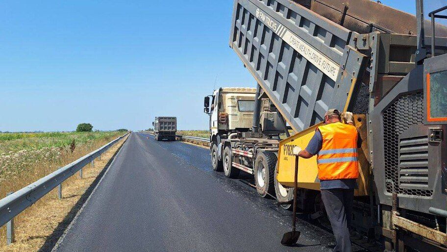 Путин призвал не снижать высокие темпы ремонта автомобильных дорог