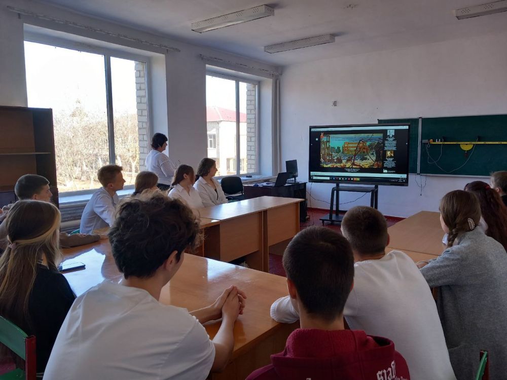 Первые Строгановской школы посмотрели фильм «Освобождение. Художники Победы»