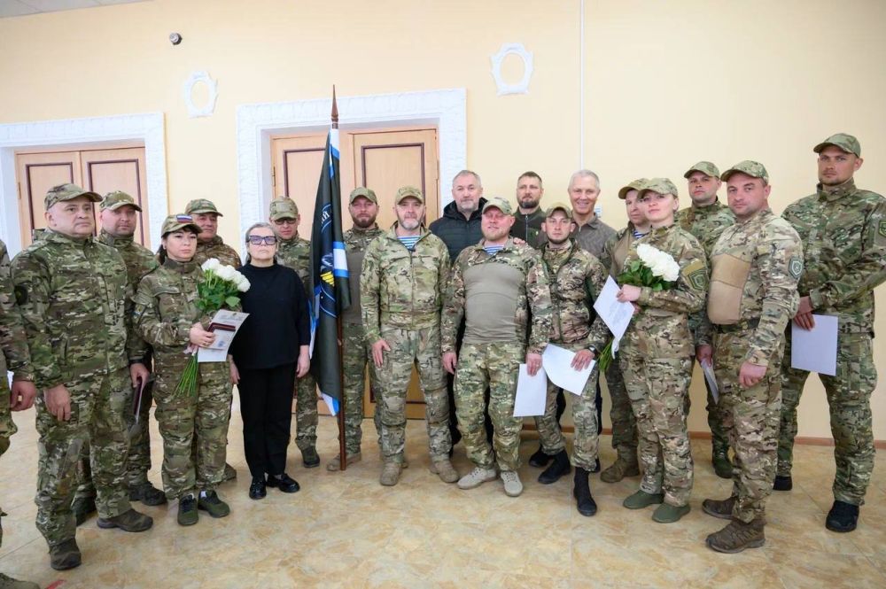 Иван Шумаков: Вместе с Губернатором Херсонской области Владимиром Сальдо, сенатором РФ Константином Басюком и Председателем Херсонской областной Думы Татьяной Томилиной поздравили бойцов с двухлетием добровольческого...