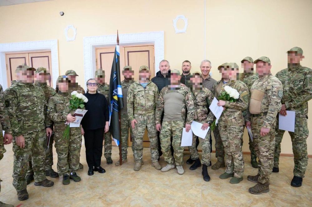 Иван Шумаков: Вместе с Губернатором Херсонской области Владимиром Сальдо, сенатором РФ Константином Басюком и Председателем Херсонской областной Думы Татьяной Томилиной поздравили бойцов с двухлетием добровольческого...