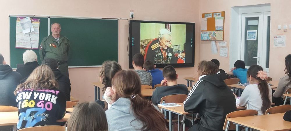 Казаки Чулаковского хутора провели патриотический урок в Новософиевской школе