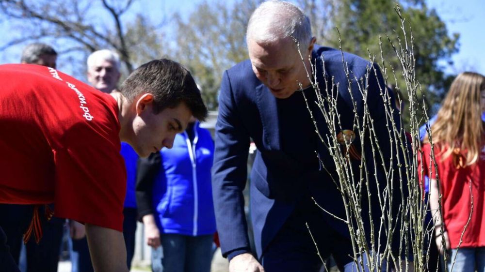 В Геническе прошла акция "Сад Памяти"