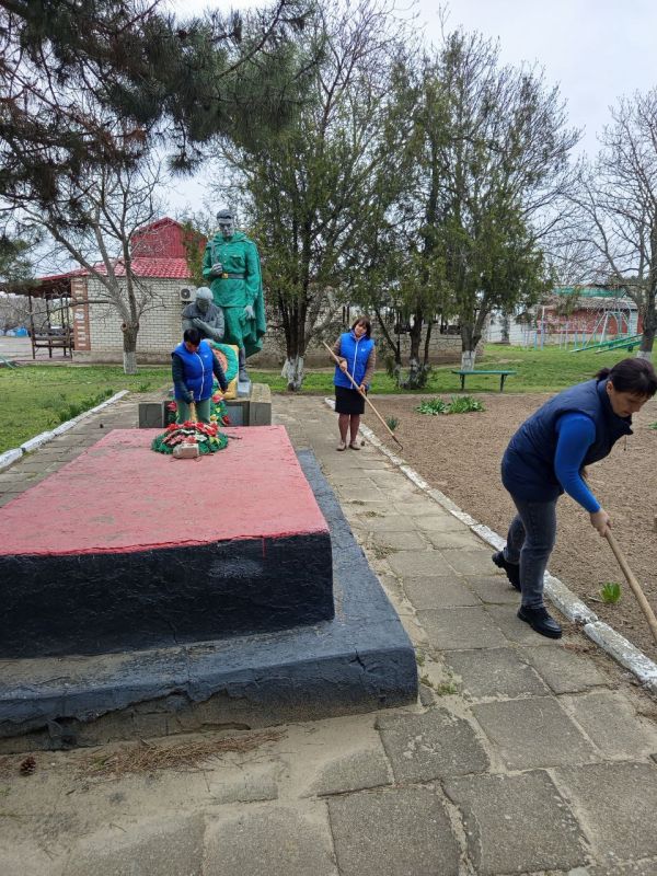 В преддверии празднования 80-й годовщины Великой Победы проходят субботники по уборке территории памятников ВОВ