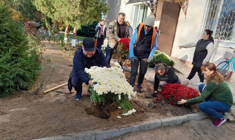 В с. Тарасовка Алешкинского округа состоялся субботник приуроченный к празднованию Дня народного единства
