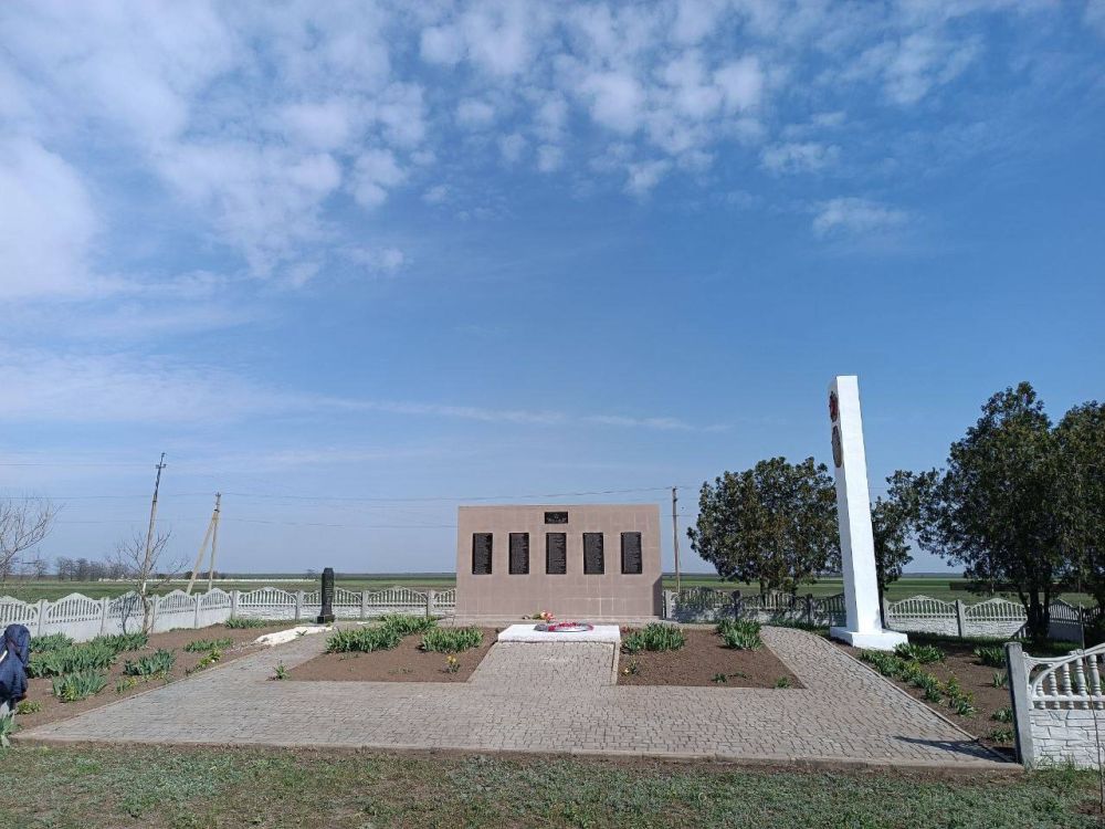 Благоустройство мемориала воинам в с. Украинское